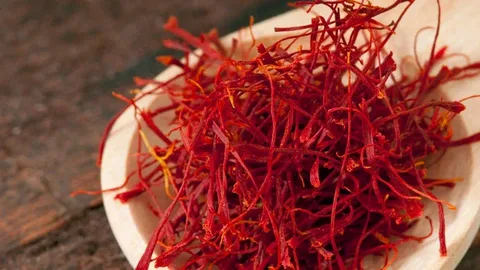 تصویر 3 از زعفران زرد طلایی با رنگ و عطر فوق‌ العاده و بسته‌ بندی استاندارد